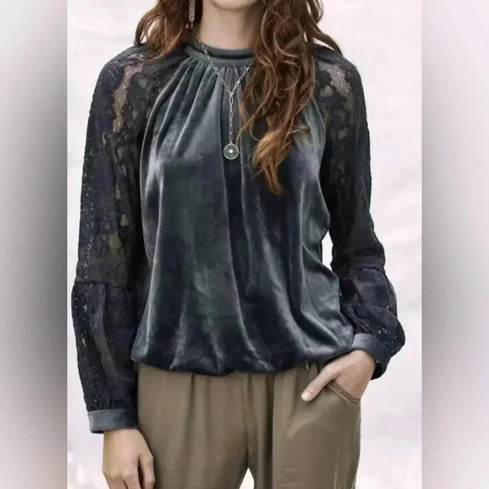 Matilda Jane Good Hart Abbeville Lace & Velour Top blue size S